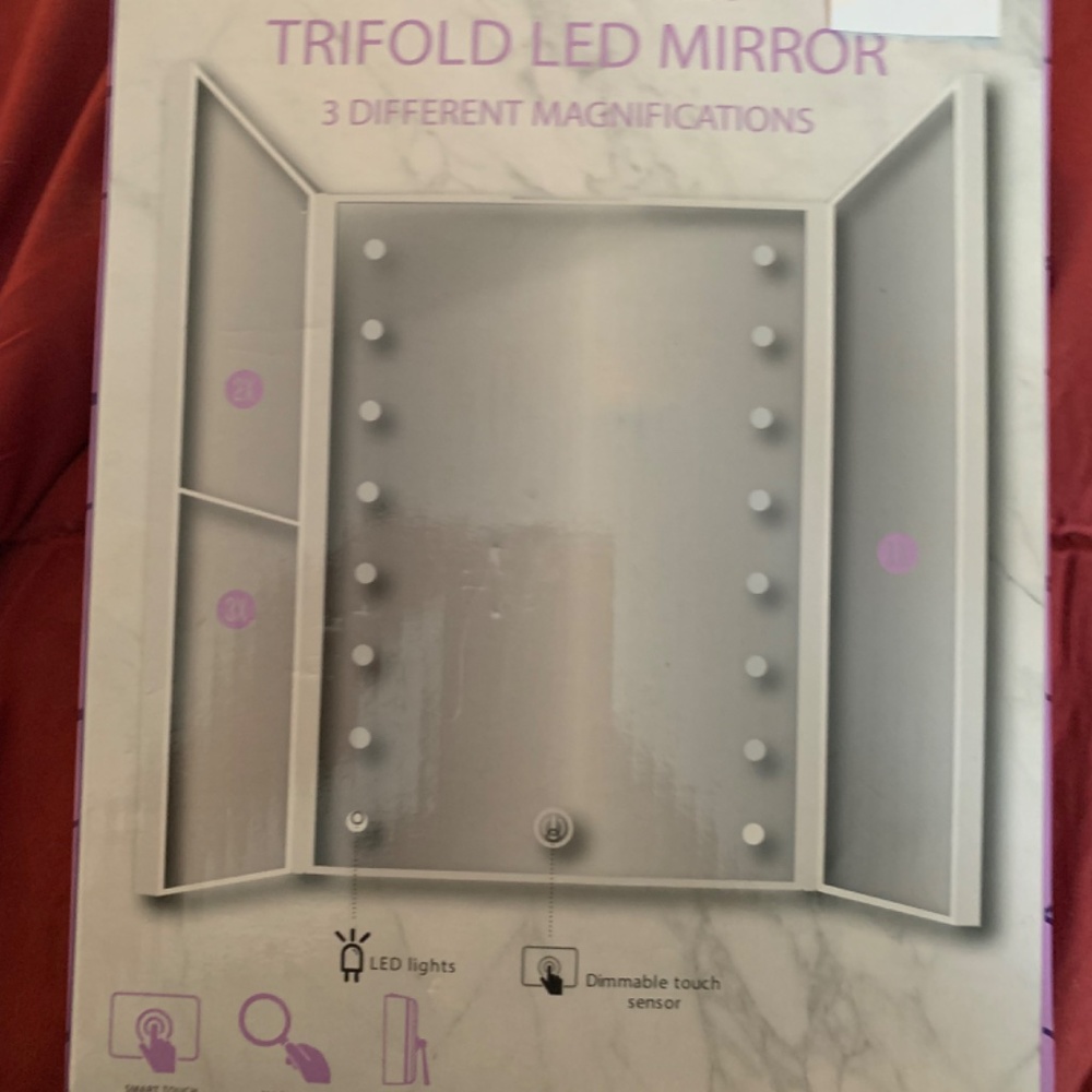 Trifold LED Mirror - Picture 5 of 5